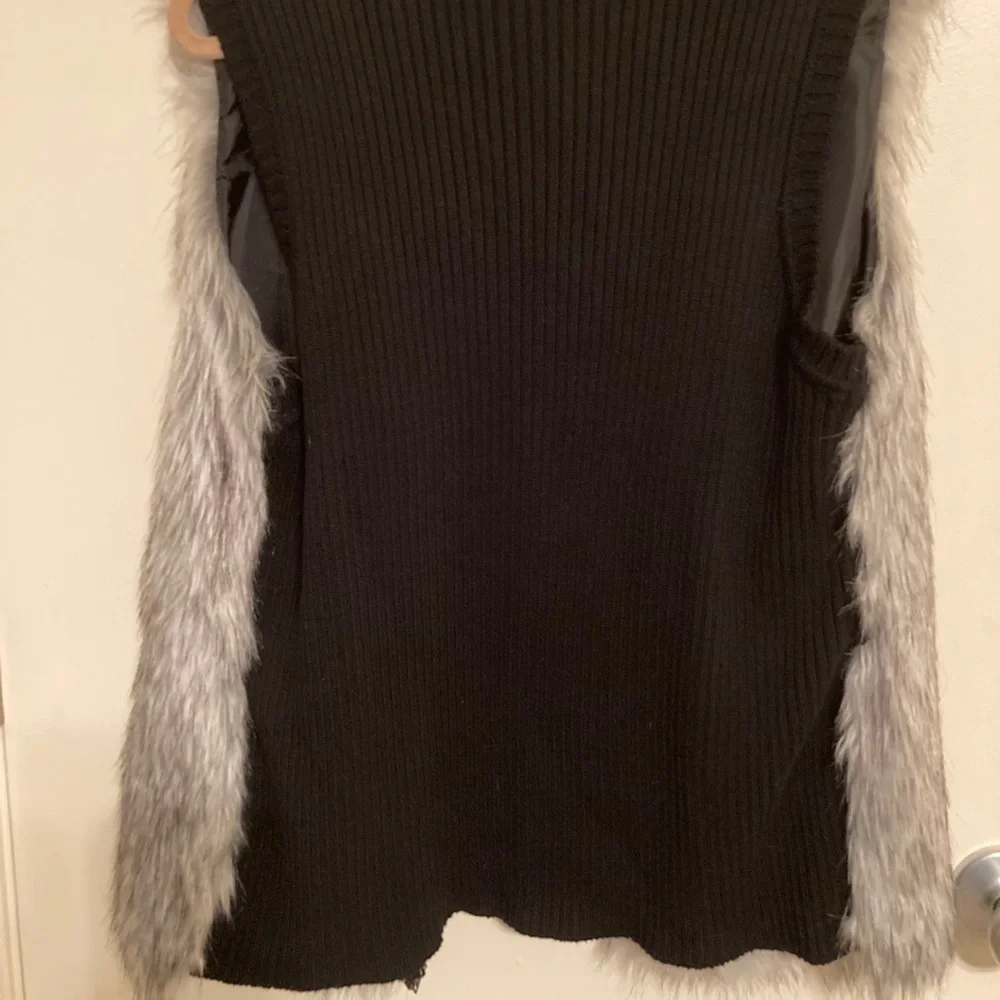 Evan Picone Faux Fur Zip Front Sweater Back Knit Vest Black Luxe Layering EUC L - Picture 2 of 6